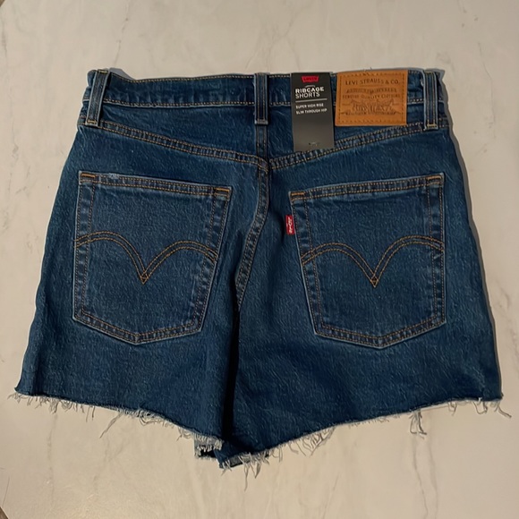 LEVI’S Ribcage Short - Picture 2 of 4